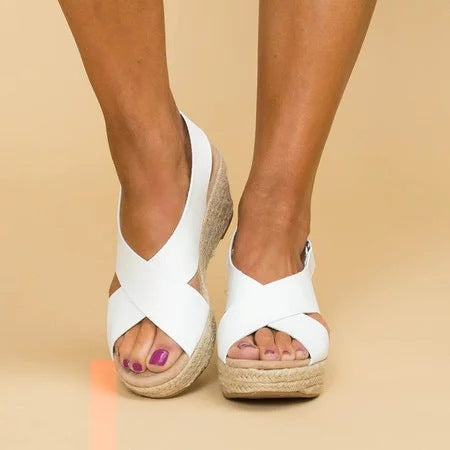 Lightweight women's open-toe sandals, ultimate comfort for summer. Flat design, great for casual everyday beachwear.