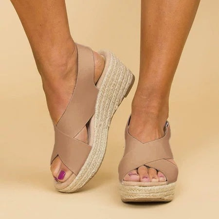 Women's comfortable & lightweight flat sandals, ideal for summer casual wear. Open-toe footwear for warm weather.