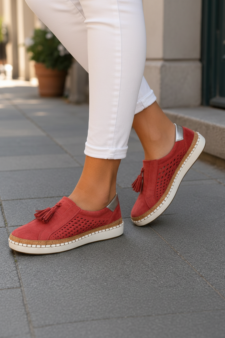 Supportive women's walking shoes, lightweight for all-day comfort. Great activewear for everyday steps & travel.