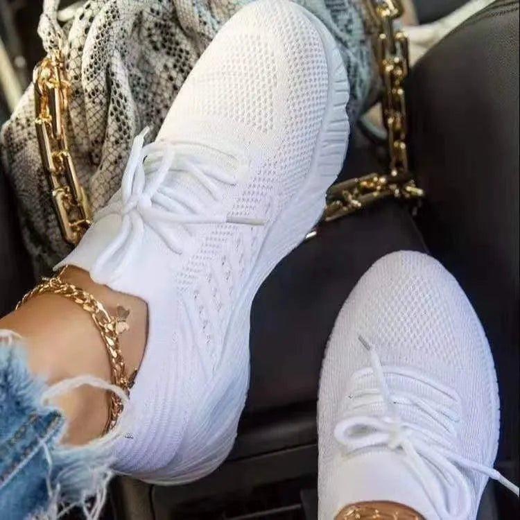 Sporty women's sneakers, ultra-light & breathable, ideal for walking, everyday casual comfort.