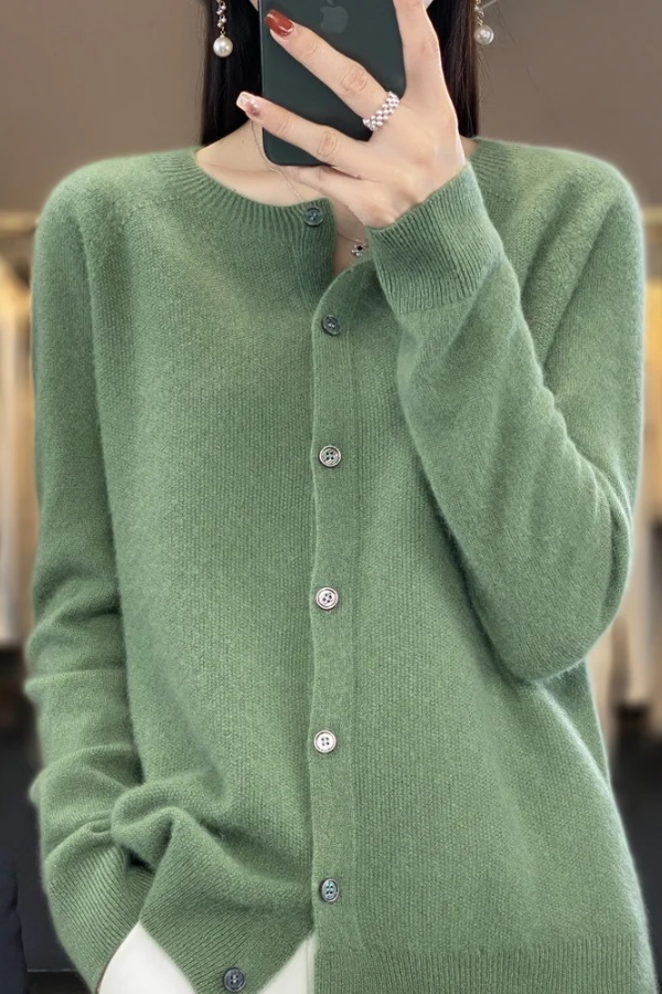 Chic women's long button cardigan, perfect for a versatile layered look and comfortable daily wear.