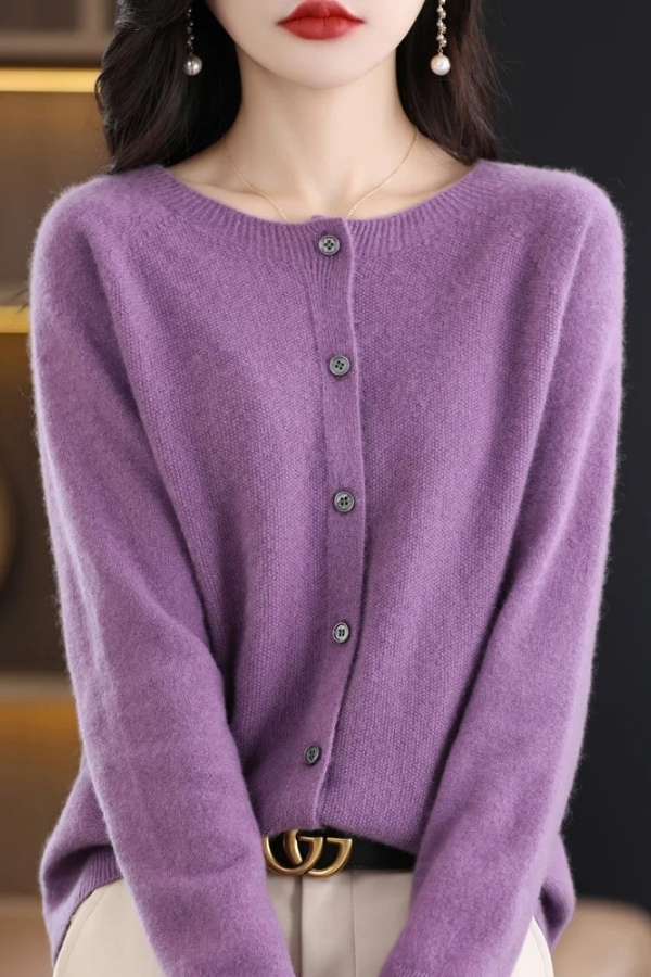 Elegant women's long button cardigan, perfect for versatile fashion and comfortable everyday styling.