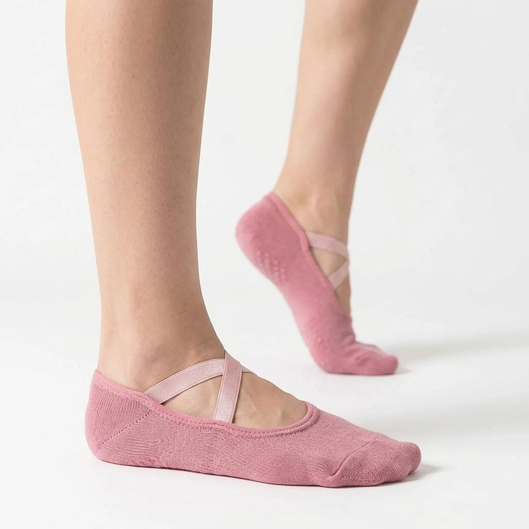 Pink women's low-cut grip socks, ideal for studio workouts like yoga, Pilates, and barre. Non-slip design.