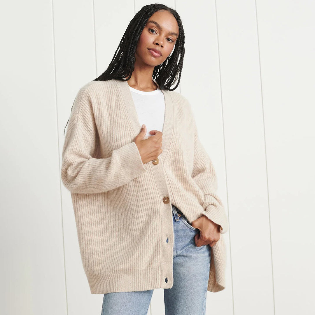 Women's fashion oversized cardigan, luxurious soft knitwear ideal for chic, comfortable layering.