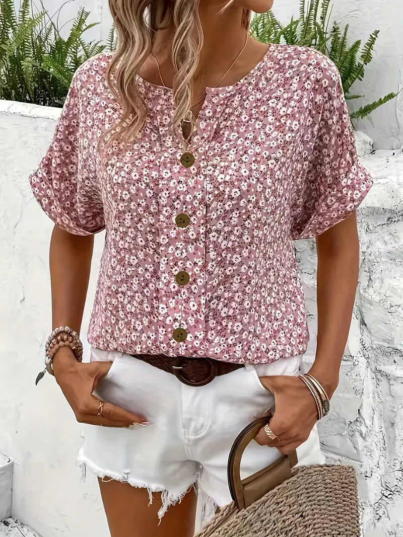 Versatile women's Maren floral print blouse with a loose fit, combining modern style and comfort for any occasion.