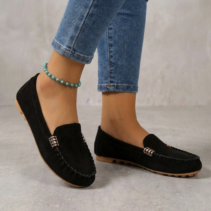 Comfortable women's driving moccasins with orthopedic insoles and metallic finish. Slip-on casual flats.