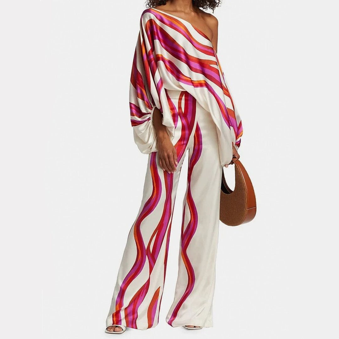 Casual women's off-shoulder printed two-piece set, a comfortable and stylish option for summer outfits.