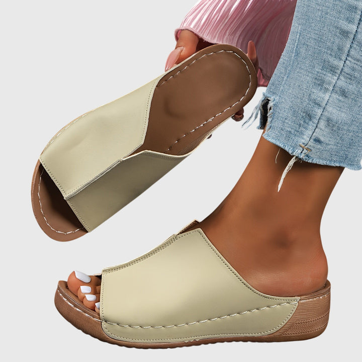 Women's adjustable strap open-toe flat sandals, ergonomic and comfortable for summer everyday wear.