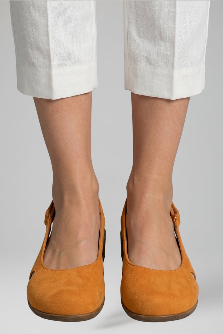 Comfortable women's orthopaedic sandals, perfect for casual summer walking. Adjustable straps ensure a secure fit.