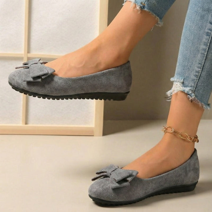 Black women's wide fit ballet flats, orthopaedic, perfect for comfortable and elegant footwear.