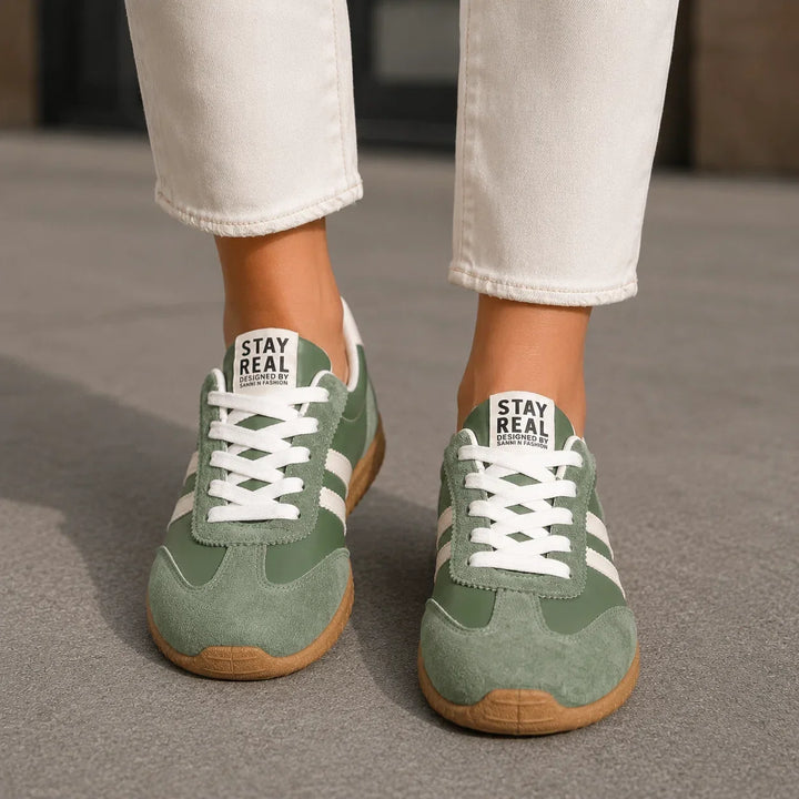 Athletic women's trainers, wide fit, with orthopaedic arch support for enhanced comfort.