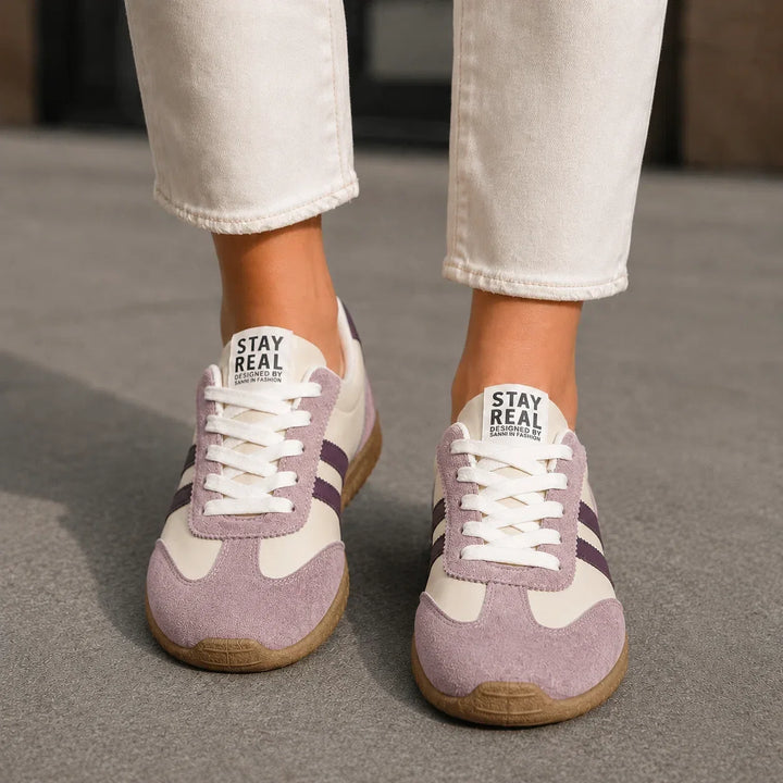 Comfortable women's trainers, wide fit, designed with arch support for healthy feet.