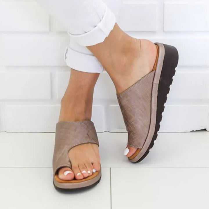 Comfortable women's walking sandals with adjustable straps, perfect for bunion relief & arch support.