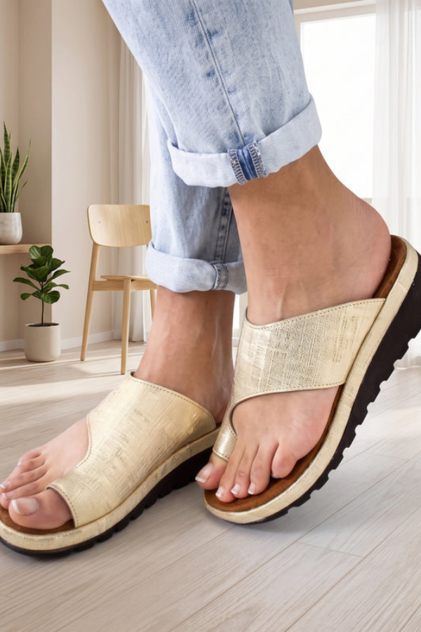 Comfortable slip-on women's walking sandals featuring orthopedic arch support, perfect for everyday summer wear.