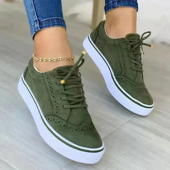 Lace-up women's comfort platform sneakers, ideal for daily walking & casual activities.