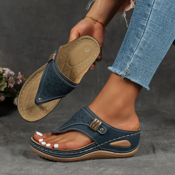 Comfortable women's platform wedge sandals for casual summer outings, offering orthopedic foot support.