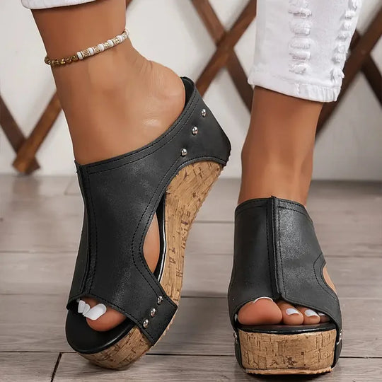 Stylish women's comfort sandals featuring adjustable straps, orthopedic design for everyday arch support.