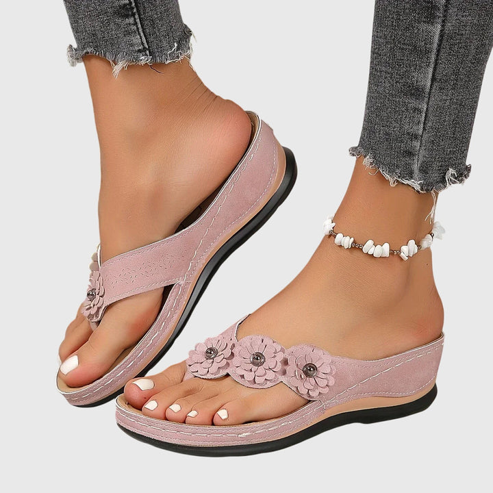 Orthopedic ladies' flip flops, providing arch support & shock absorption for all-day comfort.