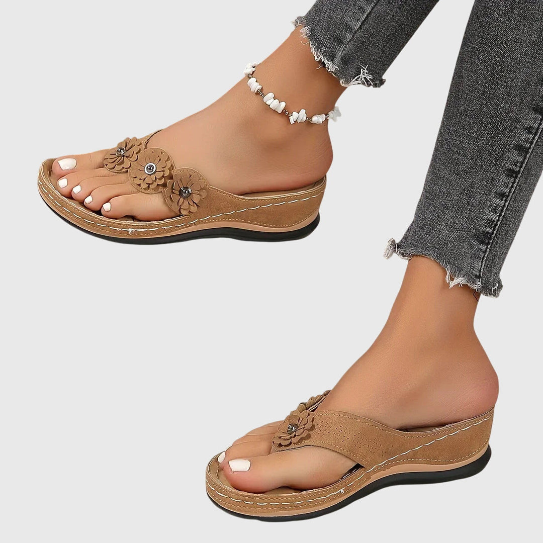 Summer women's flip flops with arch support & orthopedic design, great for beach & daily wear.