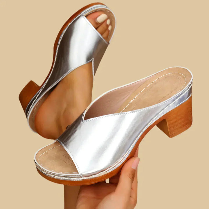 Chic women's heeled orthopedic sandal with supportive block heel, ideal for day to night comfort.