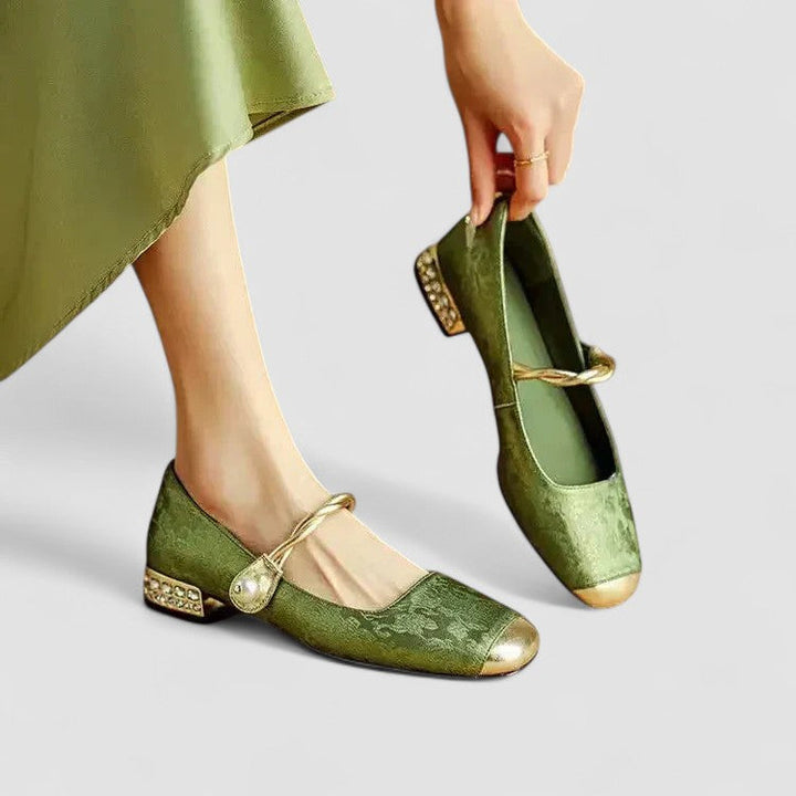 Women's orthopedic Mary Jane shoes with vintage style, low block heel, and buckle strap for comfort & support.