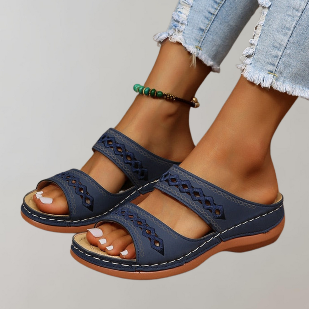 Chic women's platform sandals with excellent arch support & comfort. Stylish summer footwear for casual wear.