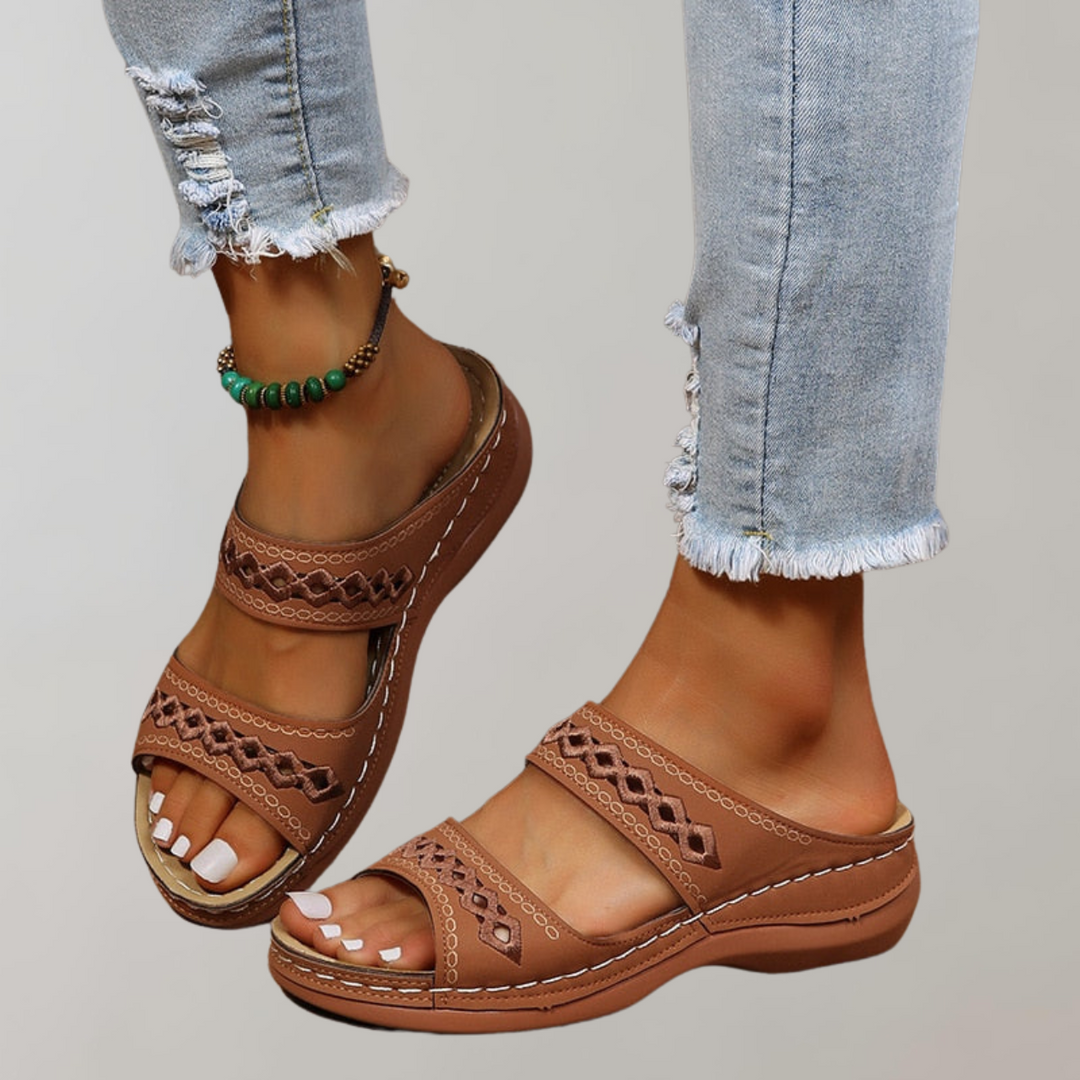 Stylish & comfortable women's platform sandals with orthopedic arch support. Ideal casual summer footwear.
