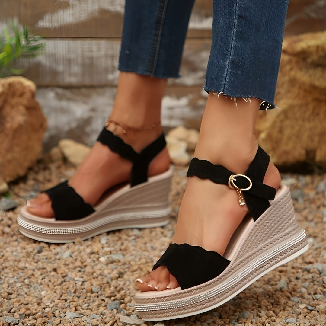Women's comfort walking sandals with arch support & adjustable straps. Cushioned, open-toe, slip-resistant.