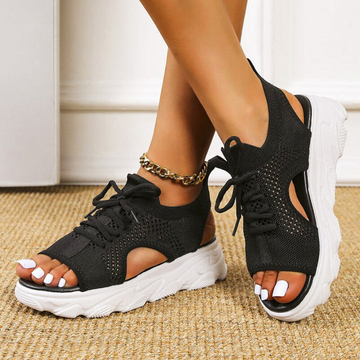 Casual women's orthopedic sandals, perfect for summer, with adjustable straps & foot support.