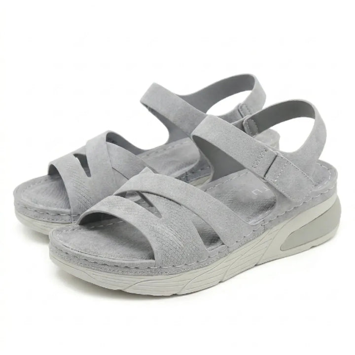 Summer footwear for women: ergonomic arch support sandals with adjustable straps for superior comfort.