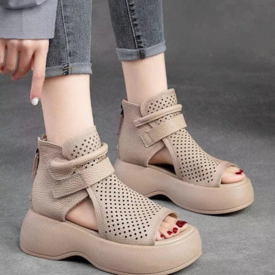 Stylish women's casual sandals, offering orthopedic support and all-day comfort for daily wear.