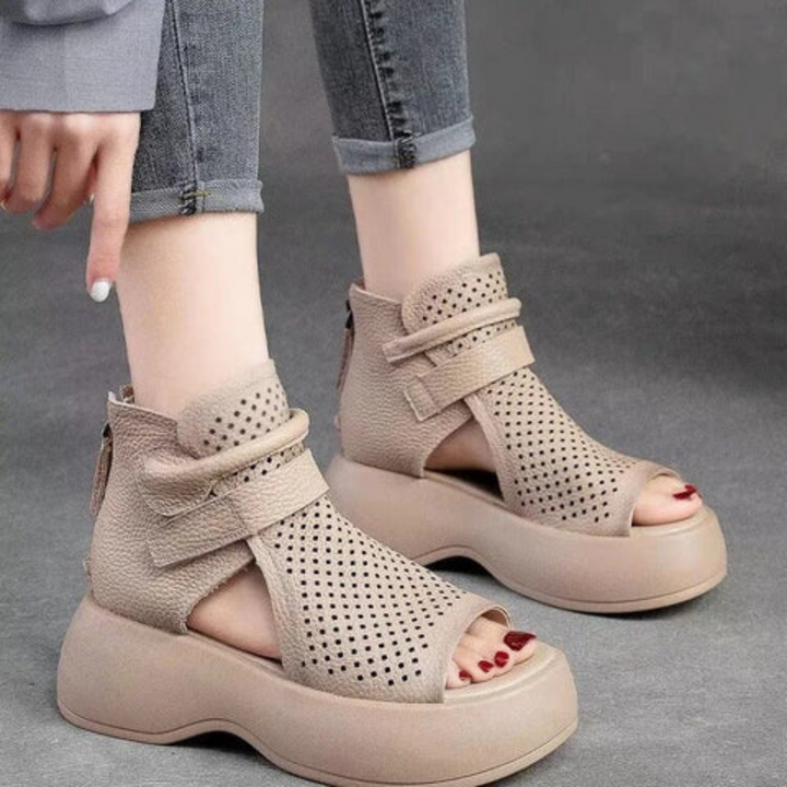 Stylish women's casual sandals, offering orthopedic support and all-day comfort for daily wear.