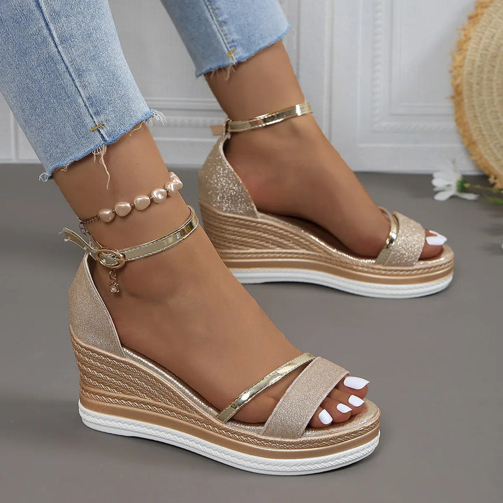 Comfortable women's orthopedic sandals with thick cushioning & arch support, perfect for supportive summer daily wear.