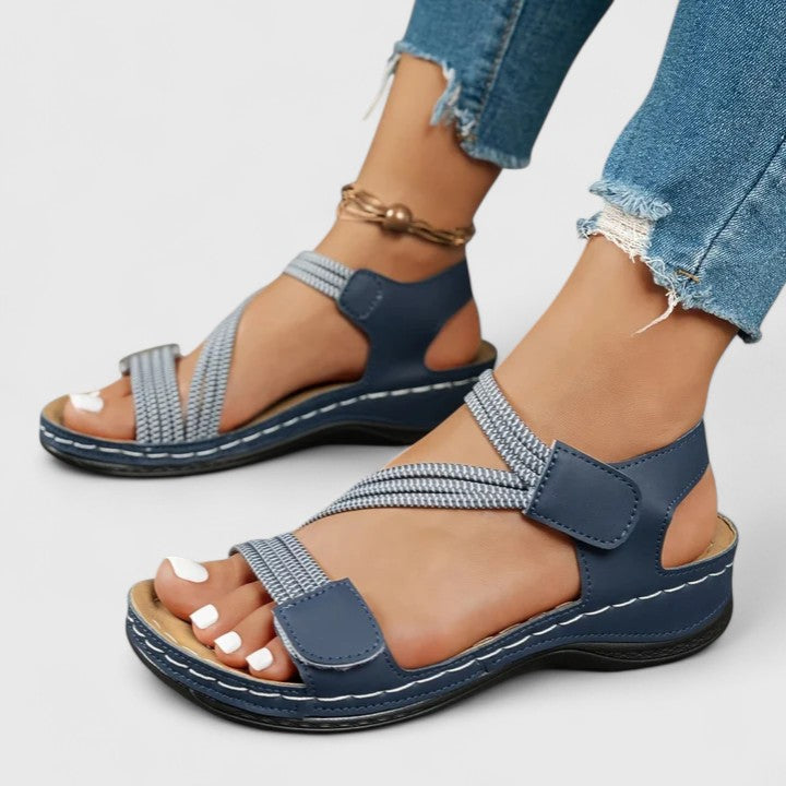 Durable women's sandals with three-arch support, designed for comfortable summer adventures.