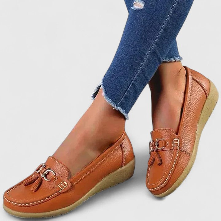 Versatile women's loafers: orthopedic slip-on design for comfortable everyday & formal wear.