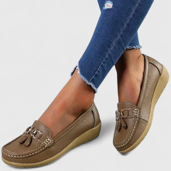 Women's fashion loafers: slip-on design with advanced orthopedic cushioning for daily wear.