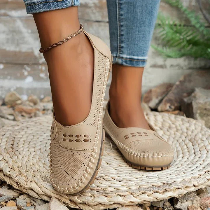Comfortable women's loafers, orthopedic support, ideal for daily wear.