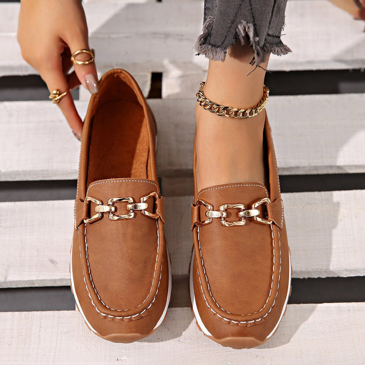 Casual women's slip-on loafers, orthopedic design, with arch support for daily comfort.