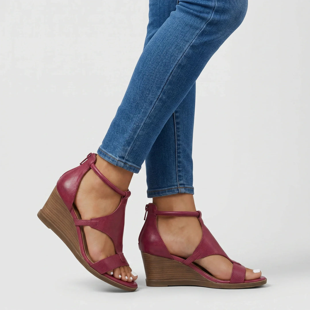 Comfortable women's orthopedic walking sandals for summer, featuring strappy design & supportive arch for all-day wear.