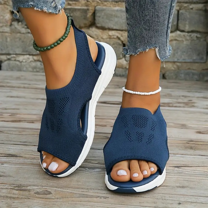 All-day comfort women's sandals with arch support & non-slip outsole.