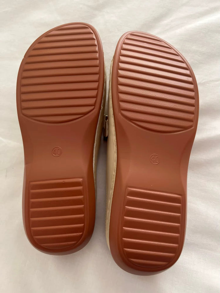 Grey women's wedge heel sandals with stretchy comfort & orthopedic arch support for summer.