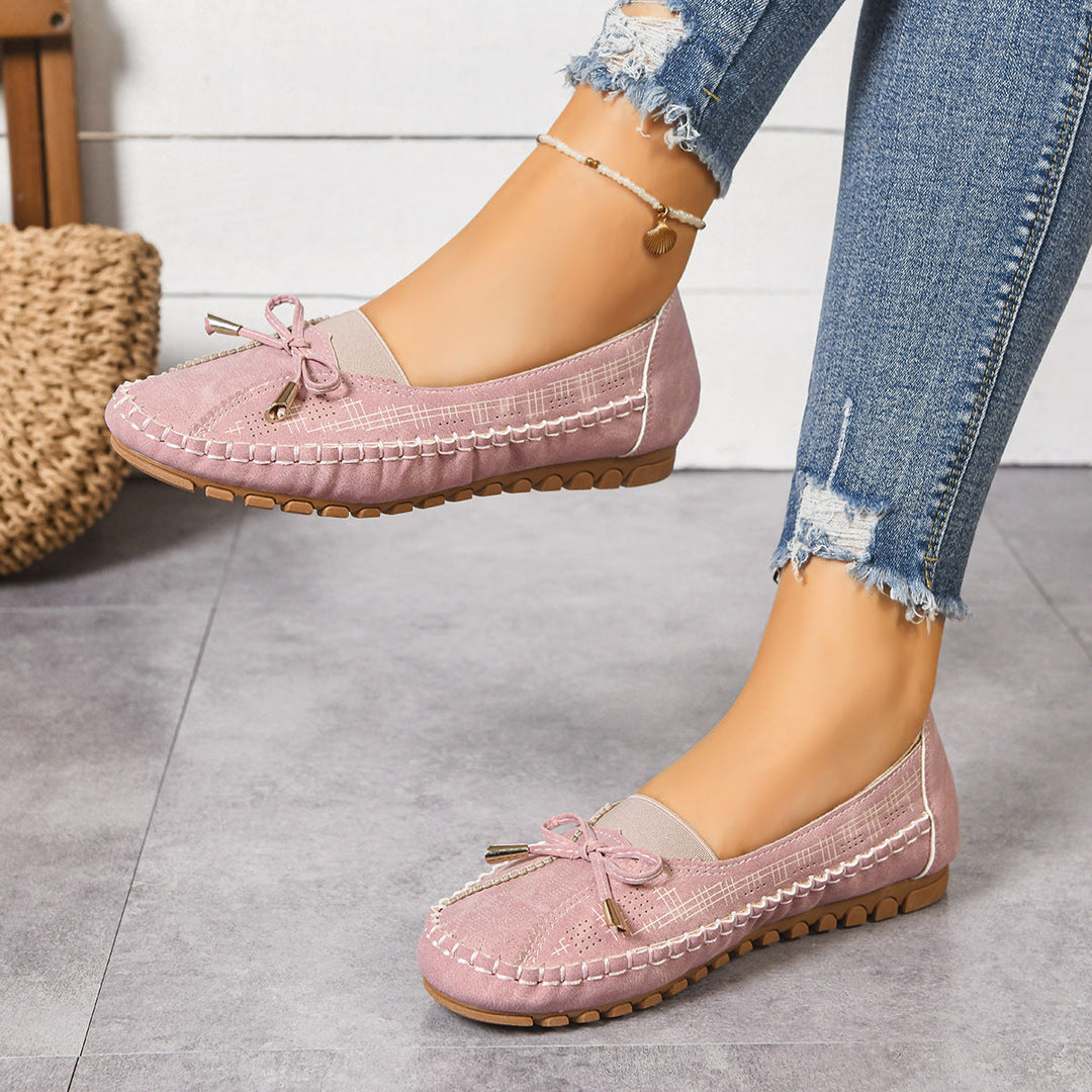 Casual women's wide fit orthopedic flats, ideal for comfortable walking & everyday support.