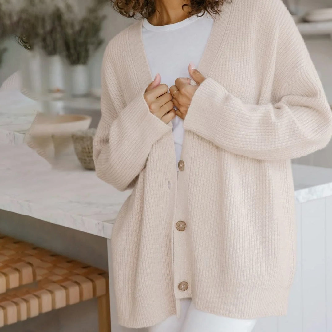 Casual women's oversized button-up cardigan, offering warmth and style for fall & winter.