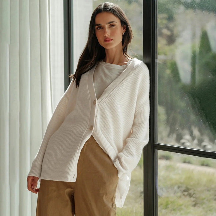 Everyday women's oversized V-neck button-up cardigan, perfect for casual, comfortable styling.