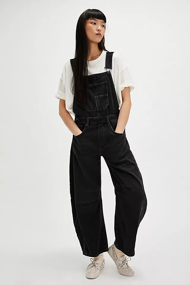 Chic women's oversized overalls, a versatile, relaxed-fit jumpsuit with practical pockets for effortless style.