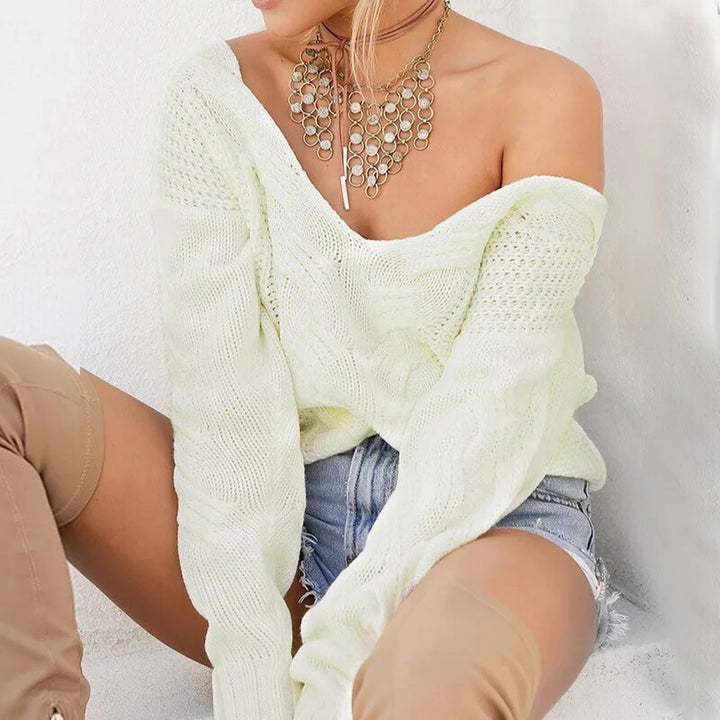 Cozy women's oversized knit pullover with long sleeves, ideal for comfortable winter fashion & casual wear.