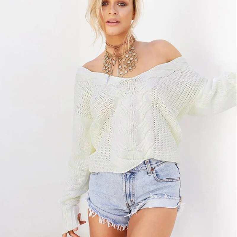 Stylish long sleeve oversized knit sweater for women, great for everyday casual wear & relaxed autumn style.