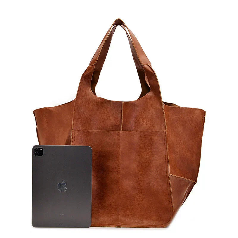 Women's oversized shoulder bag, perfect for everyday style. Spacious and versatile fashion accessory.
