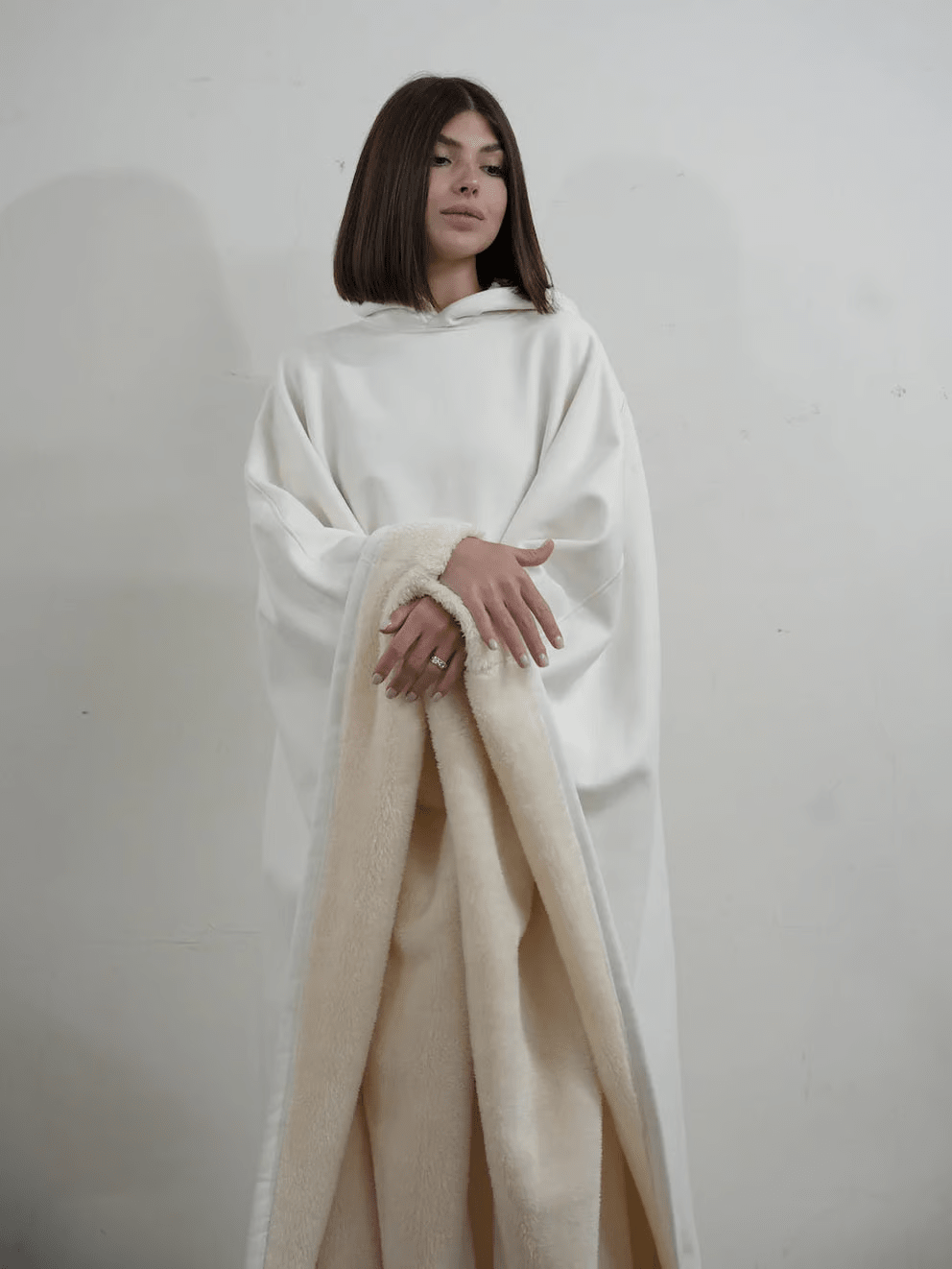 Anti-stress weighted women's hoodie, oversized for comforting, relaxed fit.