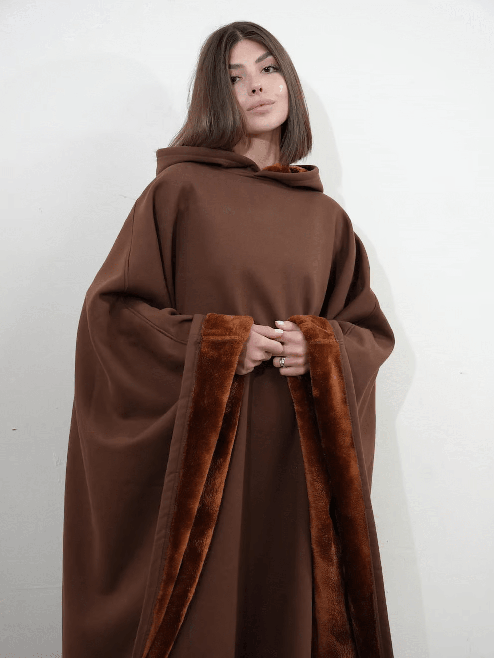 Cozy plush women's weighted hoodie, ideal for anti-stress loungewear & ultimate comfort.